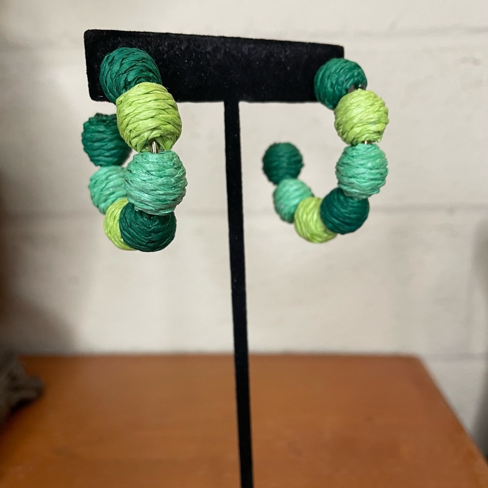 🆕 Boho Colorblock Raffia Wrapped Ball Hoop Earrings💚 - Picture 2 of 10